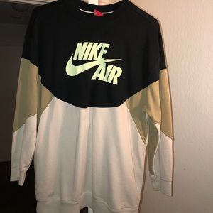 NIKE OVERSIZED SWEATSHIRT